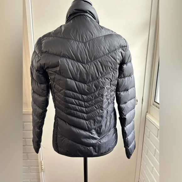 Abercrombie and Fitch Black Puffer Jacket - Picture 2 of 8